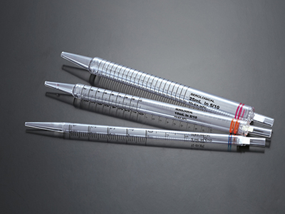 獨(dú)特的短管設(shè)計(jì)，符合人體工程學(xué)設(shè)計(jì)，可在層流罩下方使用